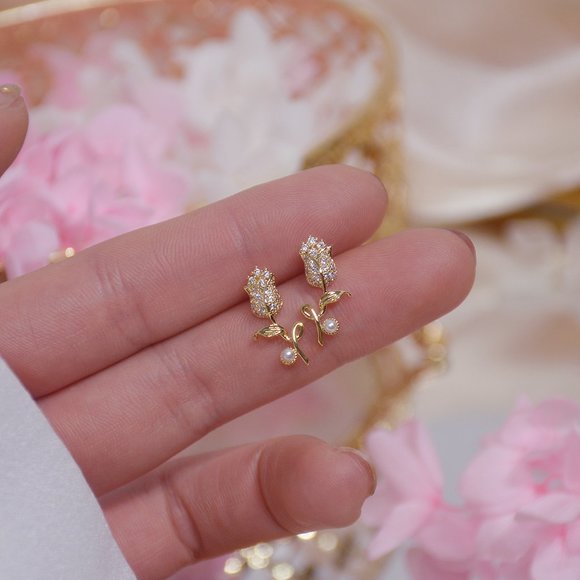 NEW 14K Gold Plated Diamond Rose Pearl Earrings - Picture 6 of 10